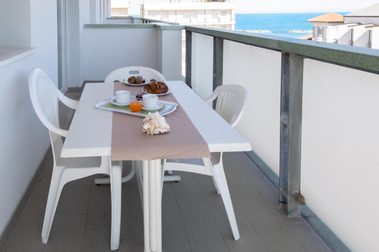 Residence Hotel Club House Cattolica Exterior foto