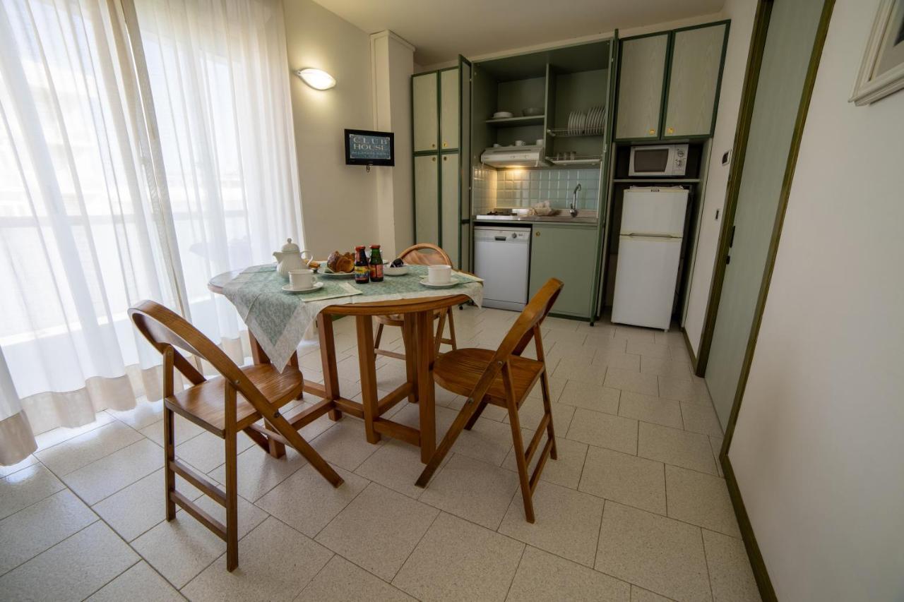Residence Hotel Club House Cattolica Exterior foto
