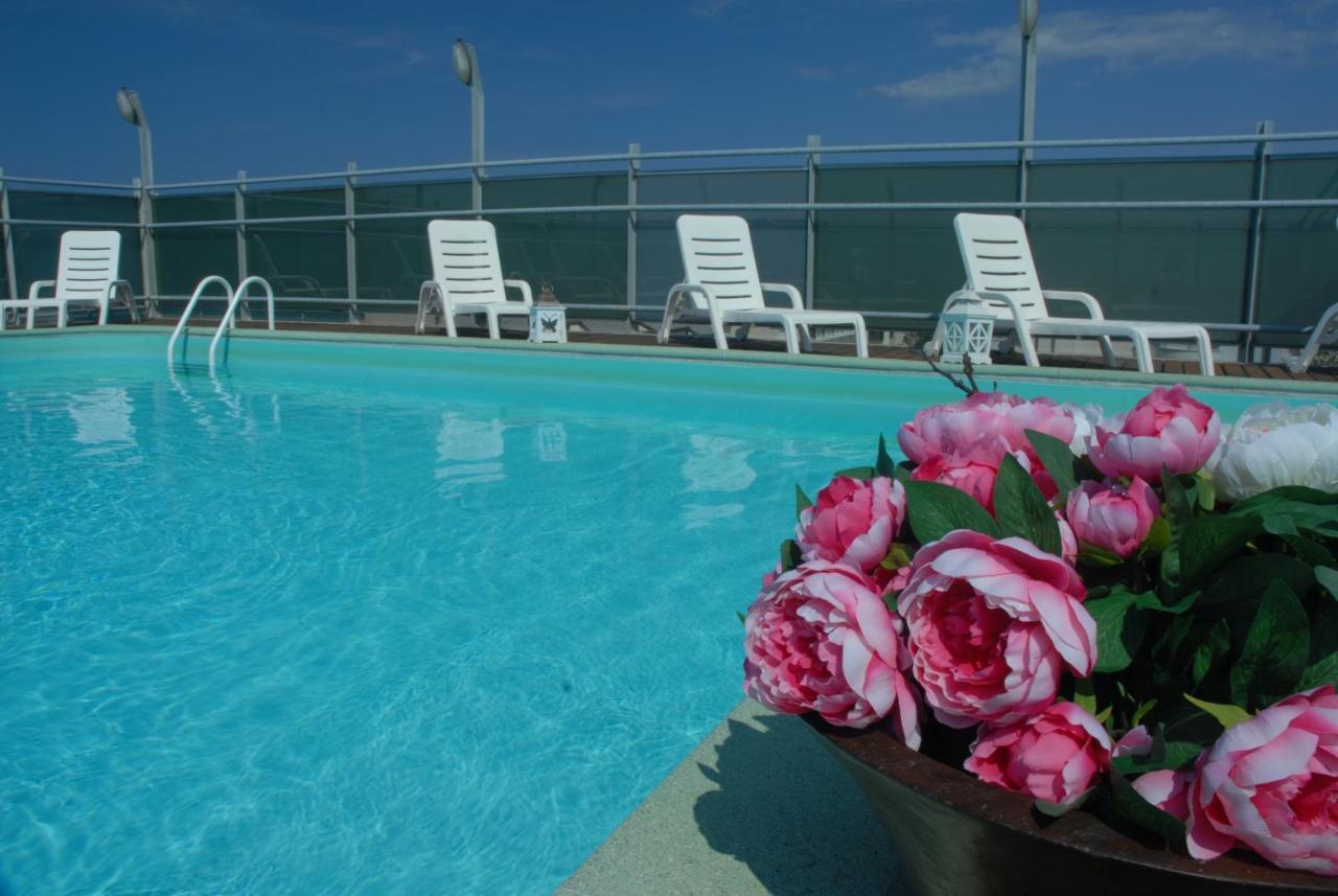 Residence Hotel Club House Cattolica Exterior foto