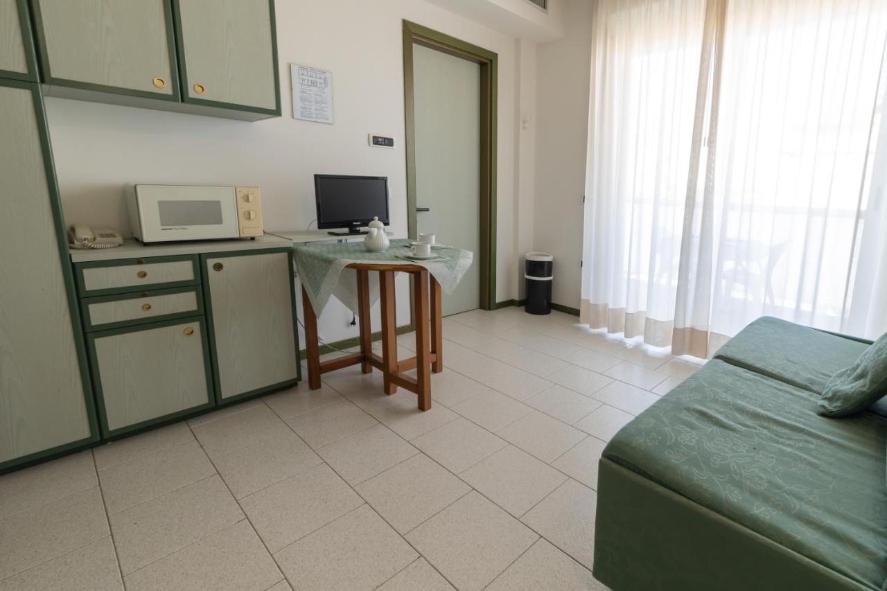 Residence Hotel Club House Cattolica Exterior foto