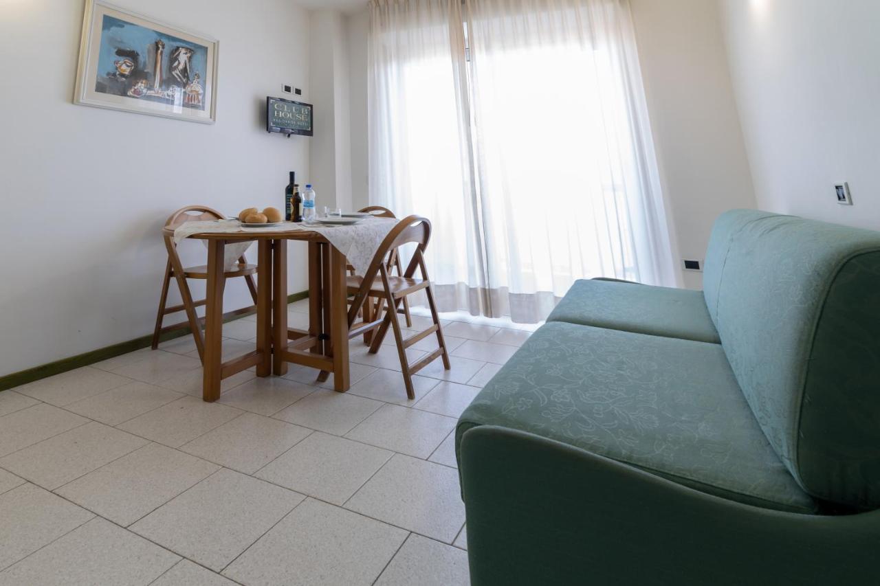Residence Hotel Club House Cattolica Exterior foto