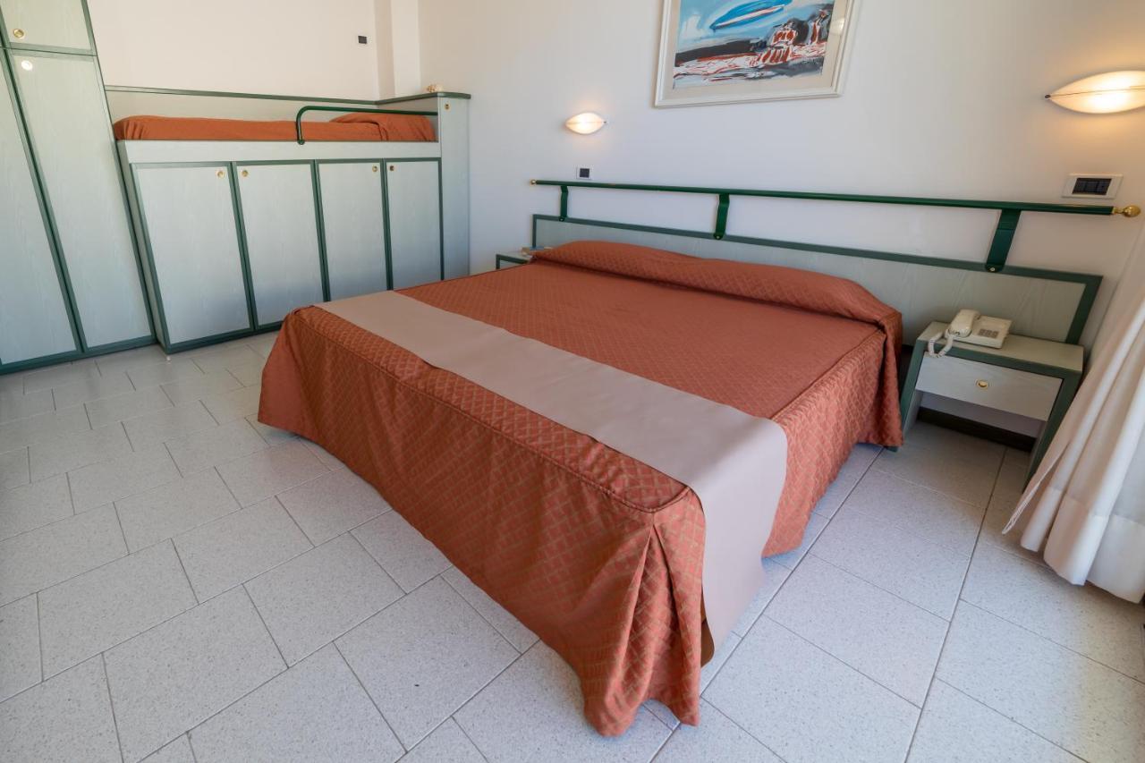 Residence Hotel Club House Cattolica Exterior foto